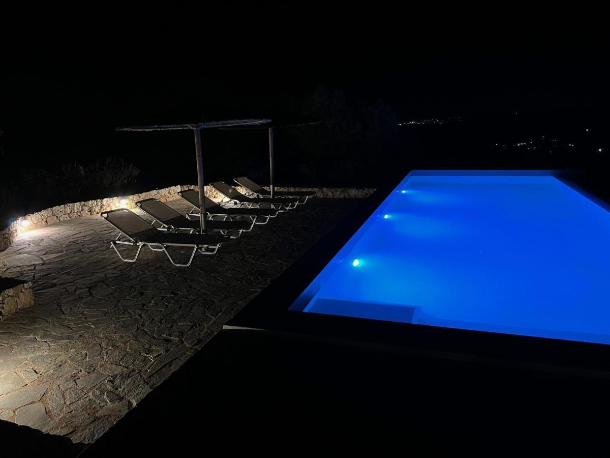 Luxurious Villa At A Unique Spot Agios Nikolaos  Exterior photo